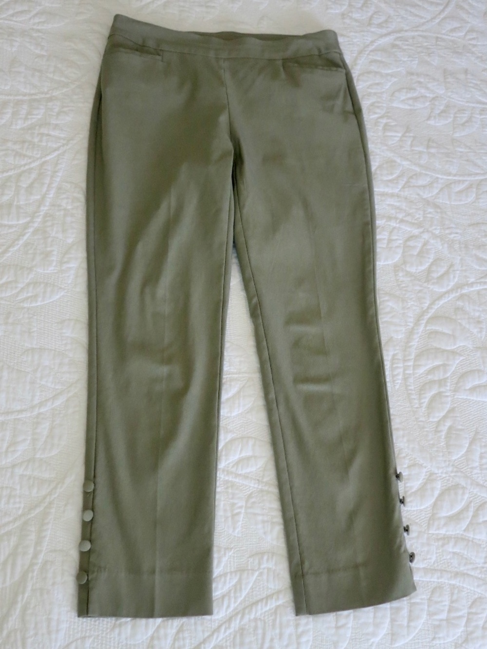 Chico's Straight Leg Pull-On Pants Size 0.5R  (Size 6 regular)